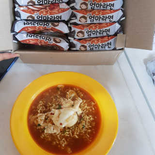 라면 그대로가 제일 맛있는 더엄마라면 — 5점을 준 리뷰어가 2019년 6월 올린 사용 사진