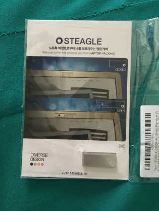 스티글 STEAGLE 검정색과 은색 웹캠 덮개 — 4.83점을 준 리뷰어가 2018년 3월 올린 사용 사진