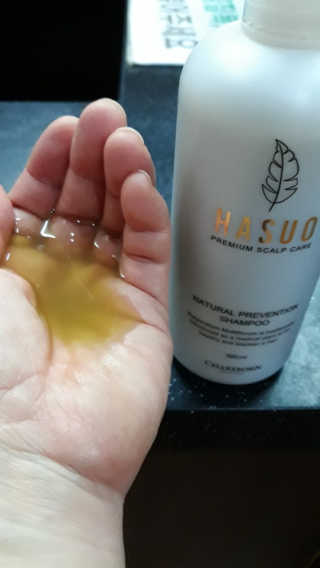 셀리본 하수오 내츄럴 프리벤션 탈모관리 샴푸 300ml — 5점을 준 리뷰어가 2019년 11월 올린 사용 사진