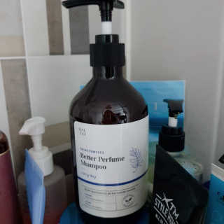 달리프 베러 퍼퓸 샴푸 1000ml 레이니데이 or 일랑로즈 — 4점을 준 리뷰어가 2020년 2월 올린 사용 사진