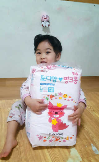 LG생활건강 토디앙 핑크퐁 팬티형 기저귀 — 3.67점을 준 리뷰어가 2017년 4월 올린 사용 사진