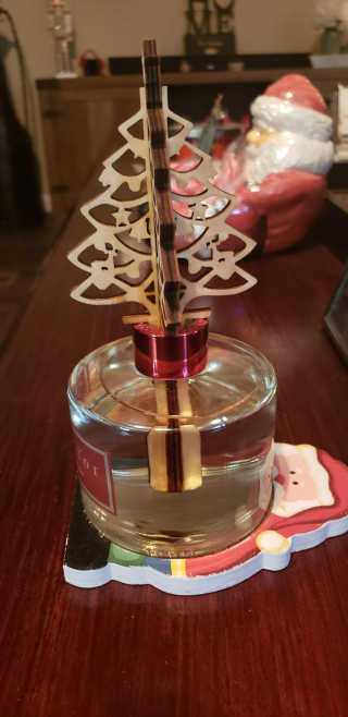 코코 도어 크리스마스 디퓨저 6.7oz — 2점을 준 리뷰어가 2019년 12월 올린 사용 사진