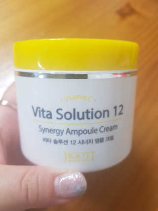 지고트 비타솔루션12 시너지 앰플 크림 100ml — 5점을 준 리뷰어가 2019년 6월 올린 사용 사진