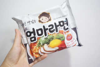 라면 그대로가 제일 맛있는 더엄마라면 — 5점을 준 리뷰어가 2019년 7월 올린 사용 사진