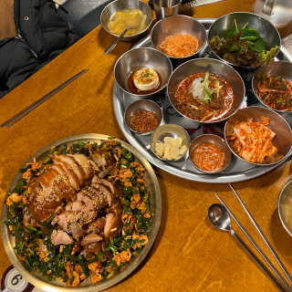 [동네맛집족발] 4개 족발 중 택1 — 5점을 준 리뷰어가 2020년 2월 올린 사용 사진
