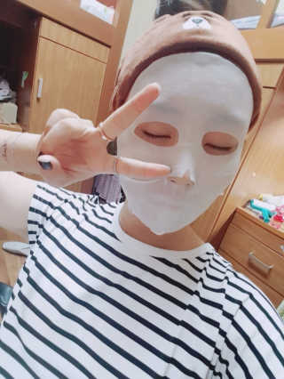 23years old 코쿤 윌로우 실키 마스크 — 5점을 준 리뷰어가 2017년 10월 올린 사용 사진