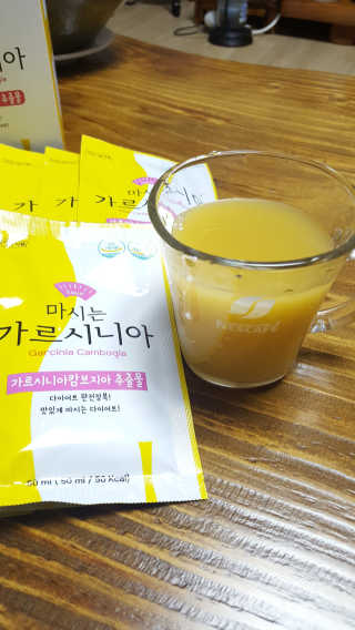 마시는 가르시니아 마시는가르시니아 깔라만시 다이어트보조제 10일 — 4.83점을 준 리뷰어가 2017년 12월 올린 사용 사진