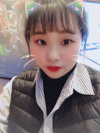 [블랙루즈] 펄블리 아이 글리터 2종 — 4.5점을 준 리뷰어가 2019년 1월 올린 사용 사진