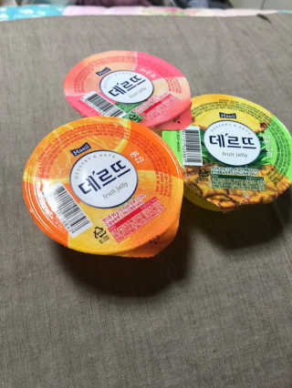 데르뜨 떠먹는 과일 3종, 짜먹는 과일 2종 총 10개 체험 — 3.5점을 준 리뷰어가 2020년 3월 올린 사용 사진