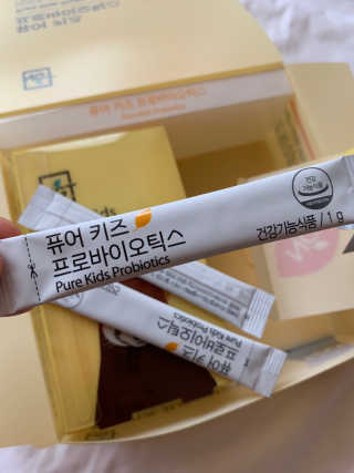 네츄럴굿띵스 퓨어 키즈 프로바이오틱스 60포 — 5점을 준 리뷰어가 2019년 5월 올린 사용 사진