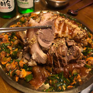 [동네맛집족발] 4개 족발 중 택1 — 5점을 준 리뷰어가 2020년 3월 올린 사용 사진