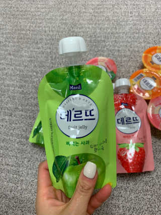 데르뜨 떠먹는 과일 3종, 짜먹는 과일 2종 총 10개 체험 — 1점을 준 리뷰어가 2020년 3월 올린 사용 사진