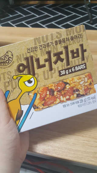 견과가 똘똘 뭉쳐들어간 넛츠몬 에너지바 1BOX 6개입 — 5점을 준 리뷰어가 2018년 1월 올린 사용 사진