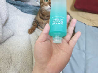 오지아이 워터 밤 모이스처 스킨 에센스 180ml — 2점을 준 리뷰어가 2020년 2월 올린 사용 사진