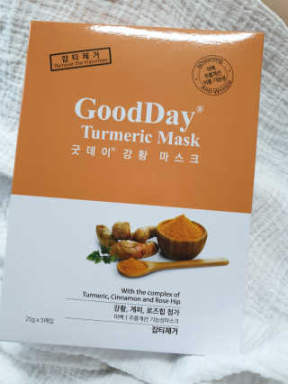 GoodDay Skincare GoodDay 강황 마스크 — 4점을 준 리뷰어가 2019년 5월 올린 사용 사진