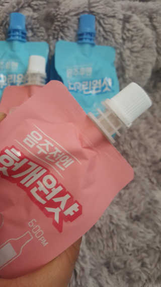 천호식품 숙취해서 헛개원샷, 타우린원샷 술푼너에게 — 5점을 준 리뷰어가 2017년 12월 올린 사용 사진