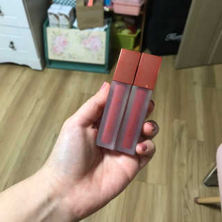 [블랙루즈] 에어 핏 벨벳 틴트3 택1+랜덤1 — 5점을 준 리뷰어가 2019년 3월 올린 사용 사진
