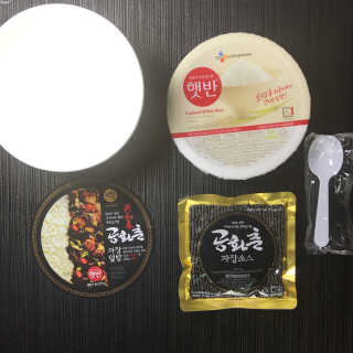 GS25 공화춘 자장덮밥 + 공화춘 짬뽕국밥 — 4.83점을 준 리뷰어가 2017년 4월 올린 사용 사진