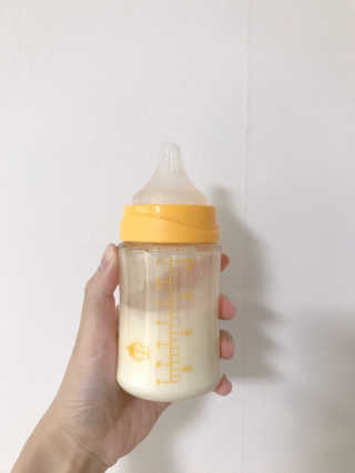 유비맘 PPSU 젖병 노꼭지_200ml_컬러 랜덤 발송 — 5점을 준 리뷰어가 2019년 12월 올린 사용 사진