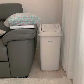 창신리빙 프랑코 퍼블릭 스윙 휴지통 10L, 25L, 35L — 5점을 준 리뷰어가 2019년 9월 올린 사용 사진