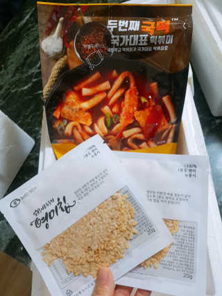 두번째 국떡 국가대표 떡볶이 1팩 + 영미칩 2봉 증정 — 5점을 준 리뷰어가 2019년 2월 올린 사용 사진