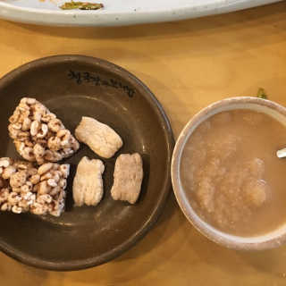 청국장과 보리밥 [청국장과보리밥] 두루치기 쌈정식or수육정식 中 택 1 — 5점을 준 리뷰어가 2018년 12월 올린 사용 사진