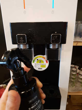PEACE MOMENT 피스모먼트 인세컨즈포키친 320mL 천연살균소독제 — 5점을 준 리뷰어가 2019년 2월 올린 사용 사진