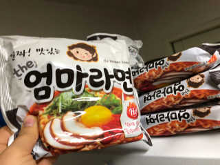라면 그대로가 제일 맛있는 더엄마라면 — 4.5점을 준 리뷰어가 2019년 6월 올린 사용 사진