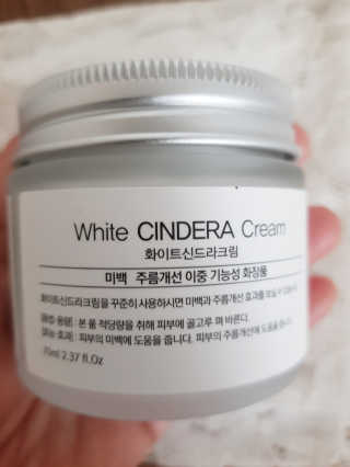 메이니 화이트 신드라 크림 70ml — 3.17점을 준 리뷰어가 2018년 4월 올린 사용 사진