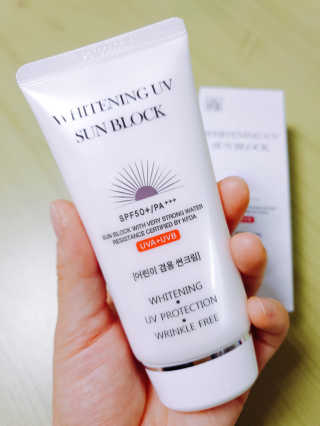 지고트 화이트닝 유브이 썬블럭 크림 70ml,1+1 — 5점을 준 리뷰어가 2019년 7월 올린 사용 사진