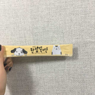 [펫토리아] 강아지,고양이겸용 짜먹는 한입뚝딱 — 5점을 준 리뷰어가 2019년 2월 올린 사용 사진