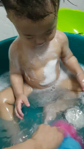 엘루스벤 에코스토어_베이비 바디워시_200ML — 5점을 준 리뷰어가 2017년 6월 올린 사용 사진