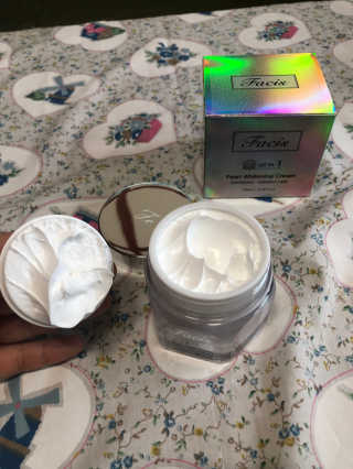 파시스 올인원 진주 화이트닝 크림 100ml — 4점을 준 리뷰어가 2019년 5월 올린 사용 사진