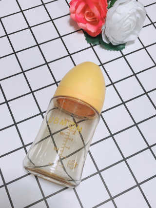 유비맘 PPSU 젖병 노꼭지_200ml_컬러 랜덤 발송 — 5점을 준 리뷰어가 2019년 12월 올린 사용 사진
