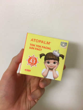 아토팜 톡톡 페이셜 선팩트 SPF43 PA+++ — 5점을 준 리뷰어가 2018년 3월 올린 사용 사진