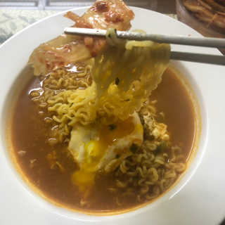 라면 그대로가 제일 맛있는 더엄마라면 — 5점을 준 리뷰어가 2019년 7월 올린 사용 사진