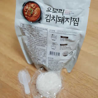 GS25 YOU US  오모리김치돼지찜 — 4.5점을 준 리뷰어가 2018년 3월 올린 사용 사진