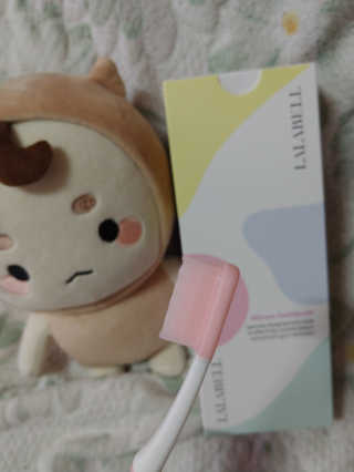 내게 처음 찾아온 라라벨 실리콘 칫솔 — 5점을 준 리뷰어가 2019년 9월 올린 사용 사진