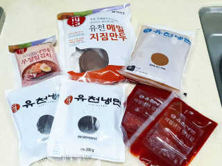 유천냉면 유천 비빔냉면 2인분+메밀지짐만두 280g — 5점을 준 리뷰어가 2018년 6월 올린 사용 사진