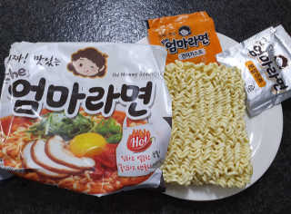 라면 그대로가 제일 맛있는 더엄마라면 — 5점을 준 리뷰어가 2019년 9월 올린 사용 사진