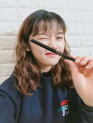 히라 비주얼 베일 아이라이너 — 5점을 준 리뷰어가 2017년 2월 올린 사용 사진