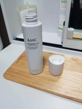 AHC 에이 에이치 씨 미니멀 10 워터리 에센스 — 4.33점을 준 리뷰어가 2018년 12월 올린 사용 사진