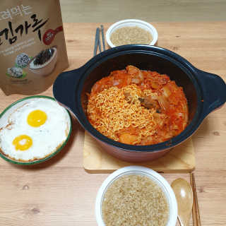 땡땡쿡 더실비김치찌개 2인분 710g 라면사리 포함 — 5점을 준 리뷰어가 2020년 2월 올린 사용 사진