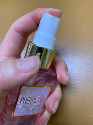 레드컨테이너 페로몬향 퍼퓸 바디미스트 80ml — 4.5점을 준 리뷰어가 2020년 3월 올린 사용 사진