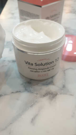 지고트 비타솔루션12 퍼밍 앰플 크림 100ml — 3점을 준 리뷰어가 2019년 6월 올린 사용 사진