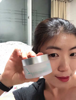 아크웰 아쿠아 클리니티 수분크림 — 4.67점을 준 리뷰어가 2018년 10월 올린 사용 사진