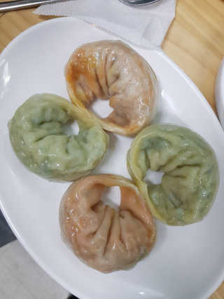 칼국수에끌림 [칼국수에 끌림] 손칼국수+비빔칼국수+왕만두4개 — 4.5점을 준 리뷰어가 2018년 10월 올린 사용 사진