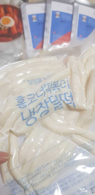 [홍코너떡볶이]옛날떡볶이 인기맛 4팩세트 — 5점을 준 리뷰어가 2019년 12월 올린 사용 사진