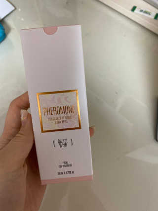 레드컨테이너 페로몬향 퍼퓸 바디에멀전 — 5점을 준 리뷰어가 2020년 1월 올린 사용 사진