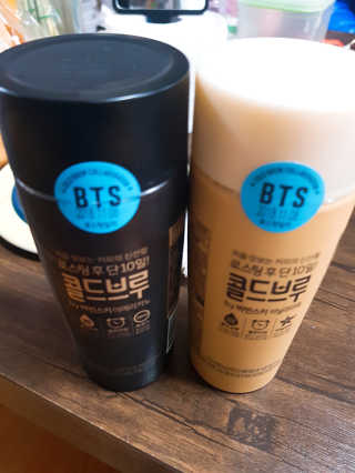 한국야쿠르트 콜드브루, 핫브루 BTS 일러스트 — 4.33점을 준 리뷰어가 2018년 11월 올린 사용 사진